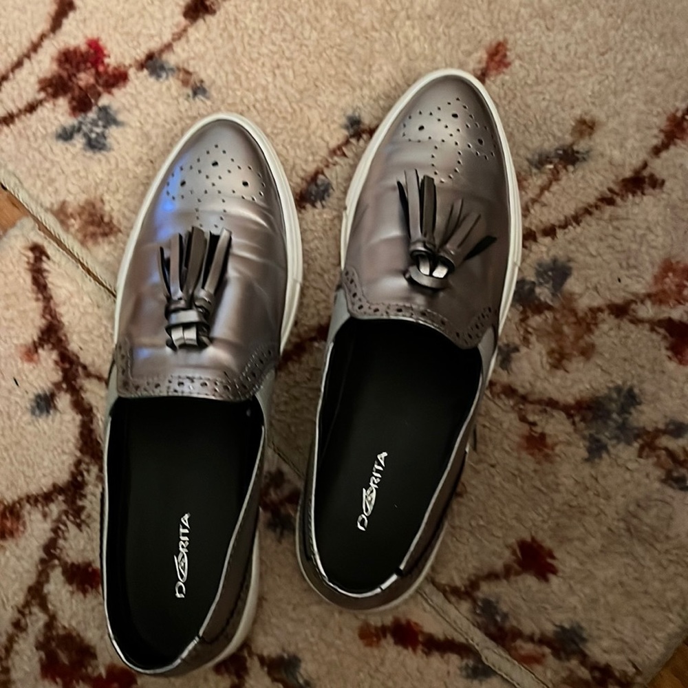 Like new silver copper slip on shoes. Stylish with tassels size 40